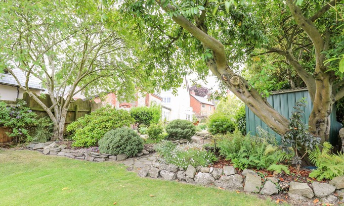 Bishops Castle Cottage | The Laurels
