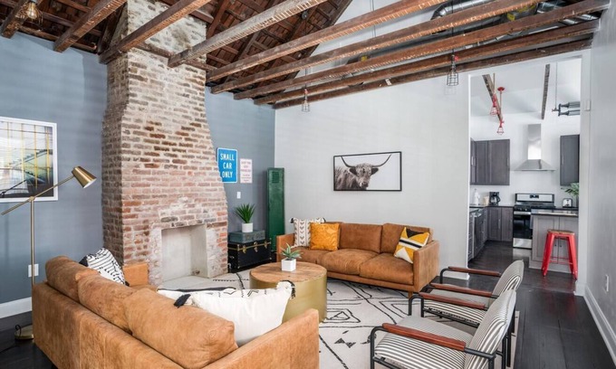 Radcliffeborough Apartment | The Lawrence Suite: Modern Charleston Gem