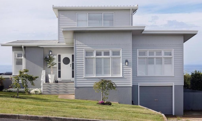 Devonport House | 'The Light-House' Entire Home with Coastal Views