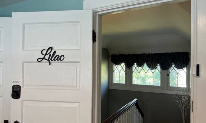 Woodsfield Apartment | The Lilac Room w/King Bed