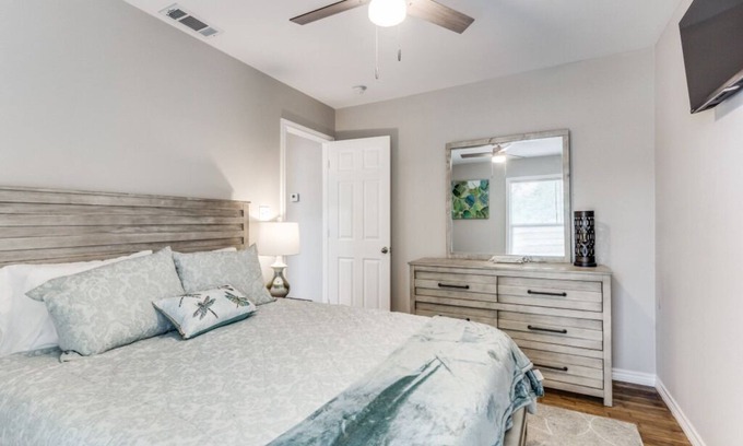 Granbury Bed & Breakfast | The Lily Pad