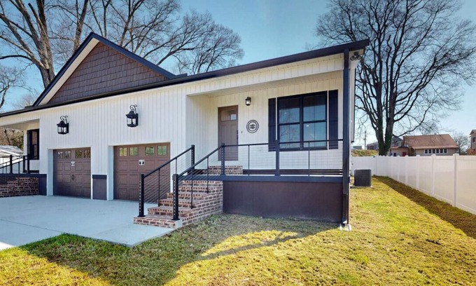 Fayetteville House | The Lincoln | Downtown Dreamin'