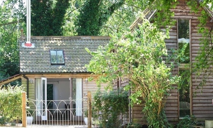 Little Coxwell Cottage | THE LINHAY, pet friendly, character holiday cottage in Faringdon