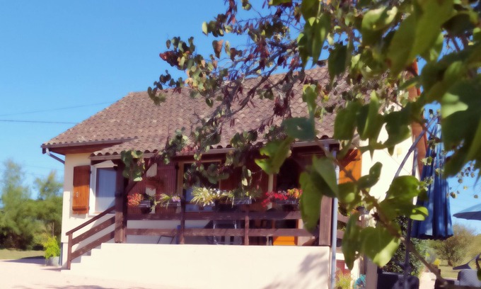 Nantheuil House | The little house in the Périgord countryside.