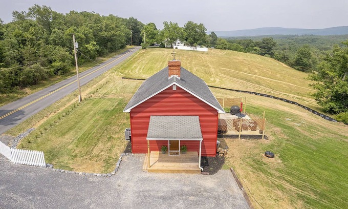 Cross Junction Apartment | The Little Red Schoolhouse