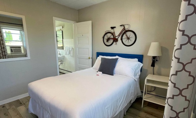Mount Horeb Apartment | THE LITTLE VILLAGE , Full Bed 103
