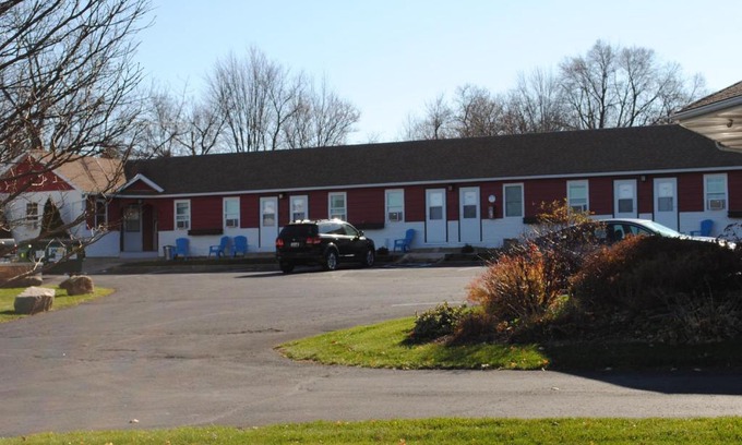 Mount Horeb Hotel | The Little Village