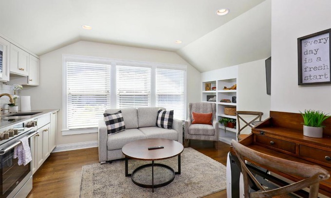 Germantown Apartment | The Livery on 5th, Unit B