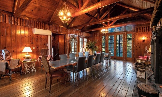 Idyllwild Cabin | The Lodge at 11 Chimneys/Vast Dining Room in a 6,000 sf Cabin