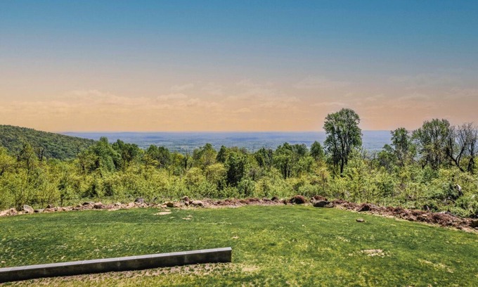 Bluemont House | The Lodge at Bear Rock