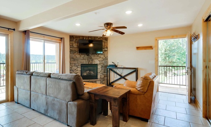 Meadow View Heights Apartment | The Lodge at Duck Creek: WOLF PACK SUITE (PET FRIENDLY)