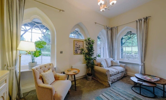 Blagdon Apartment | The Lodge Gatehouse at Coombe Lodge