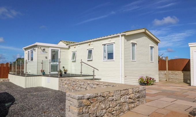 Rhosybol House | The Lodge