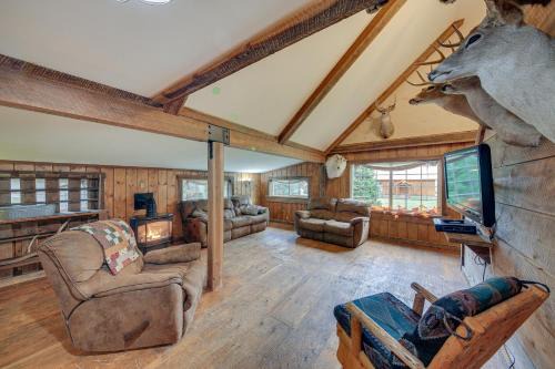 Trout Creek House | The Lodge in Trout Creek Less Than 1 Mile to Reservoir!