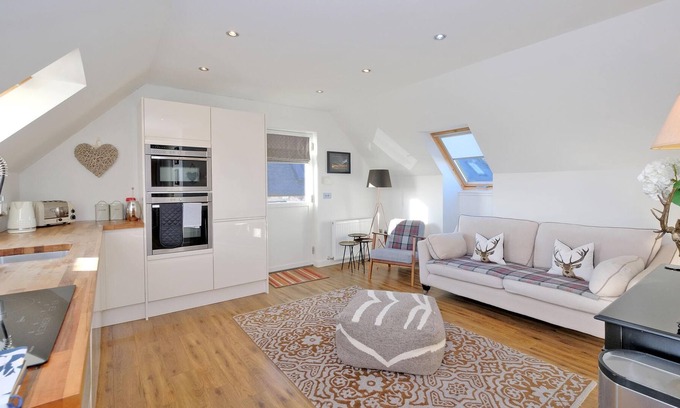 Stonehaven Apartment | The Loft at Blackbutts - Sea Views