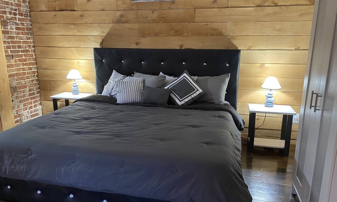 Haysi Apartment | The Lofts at Three Rivers