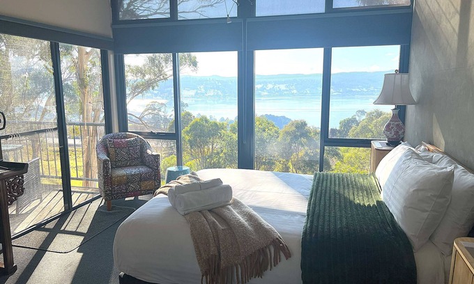 Grindelwald Apartment | The Lookout Studio Tamar Ridge Apartment