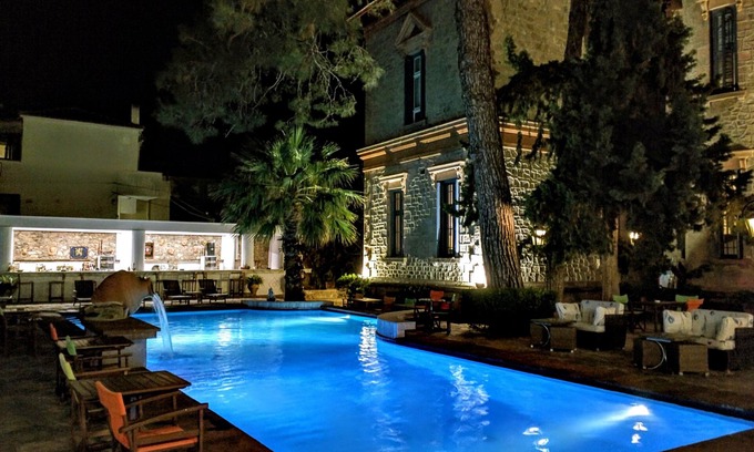 Varia Apartment | The Loriet