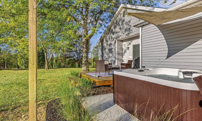 Harrodsburg Apartment | The Luxe/Hot Tub/Putt Putt/10 Miles Shaker Village