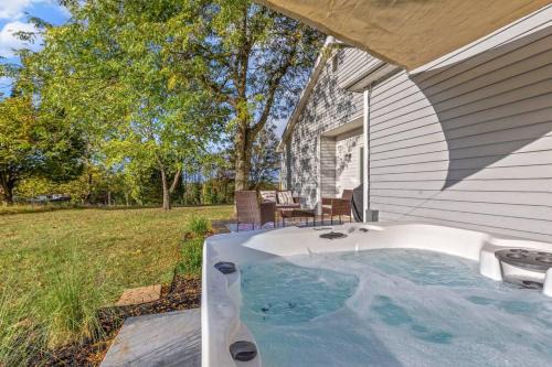 Harrodsburg House | The Luxe/Hot Tub/Putt Putt/10 Mins Shaker Village