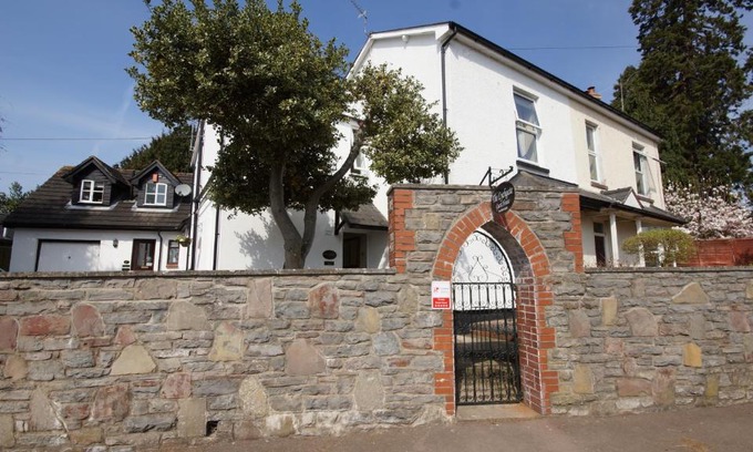 Caldicot House | The Lychgate