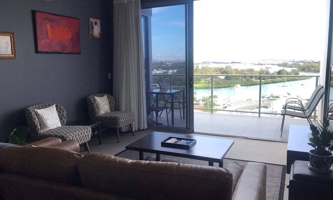 Gladstone Apartment | The Lyne Suite @ Curtis Apartments
