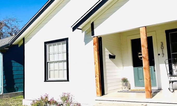 Waco House | The Magnolia experience and near everything in downtown Waco. Pet friendly.