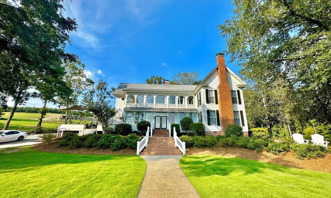 Cedar Bluff House | “The Magnolia House” LakeFront Compound Sleeps 58+!Pool, Hottub, kayaks, &more!