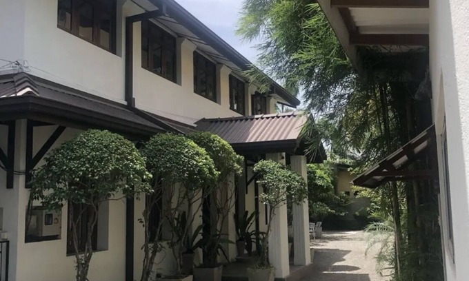 Borella Bed & Breakfast | The Manor 1926 Bed & Breakfast