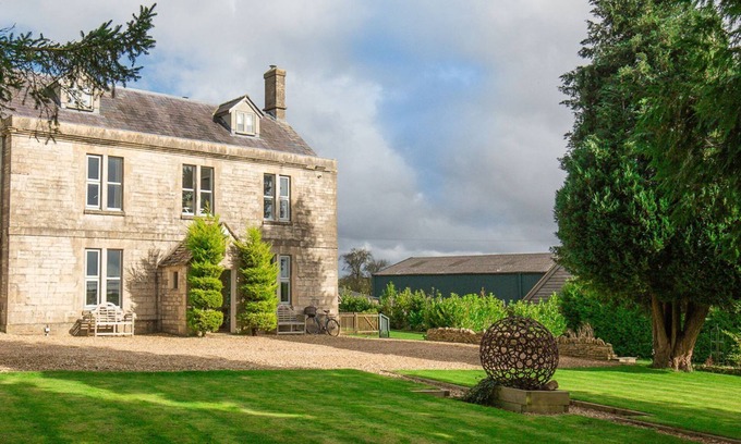 Elkstone Cottage | The Manor - sleeps 12 guests in 6 bedrooms