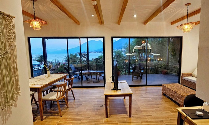 San Juan La Laguna House | The Mansion of the Roses! "Magic, elegance and family relaxation in Atitlán".