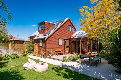 Clyde House | The Maples - Clyde Holiday Home