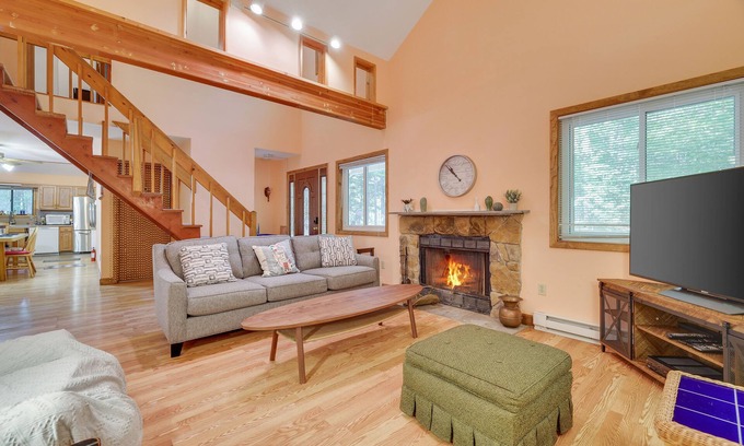 Thornhurst House | The Maxatawny Mansion with Sauna, Game Room, & Jacuzzi!