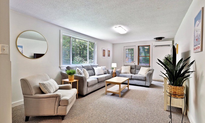 East Haven  Rutland County Cottage | The Mendon Cottage: Charming Home Close to Killington, Pico and Rutland.