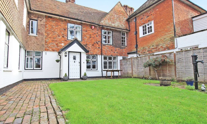 Ashford Cottage | 'The Mews' converted Manor mews situated in a central location with a rural feel
