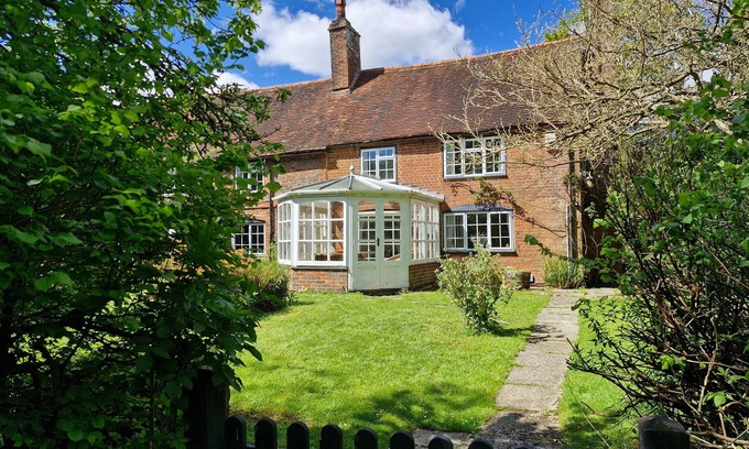 Steyning Cottage | The Milk House - a cottage that sleeps 4 guests in 2 bedrooms
