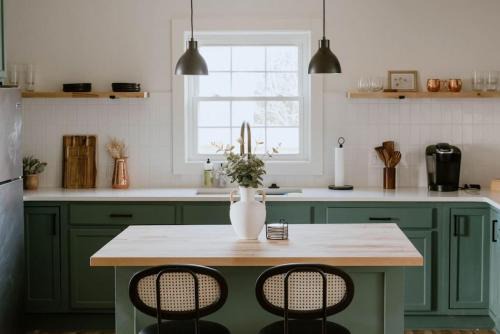 Dunean House | The MillHouse -Pool Table, 6 Minutes to Downtown
