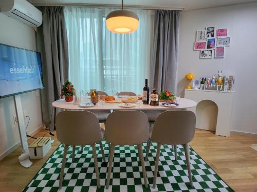 Sangsu-dong Apartment | The Moment,Hongdae
