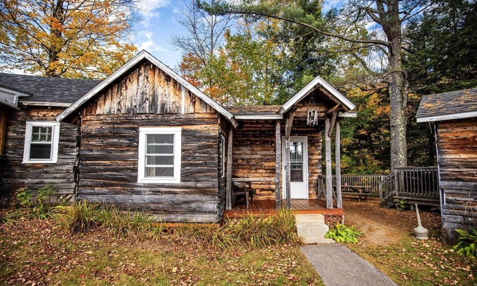 Lincoln Cabin | The Mount Lincoln HomeAway from Home at the PEMICABINS