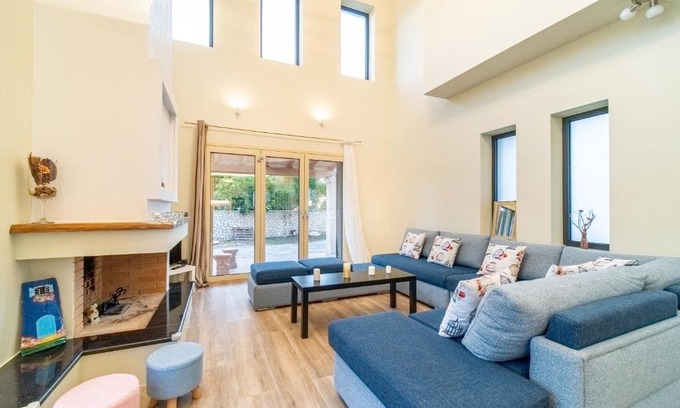 Aleimmatades Apartment | The Mountain Villa