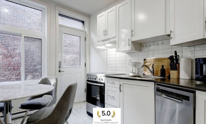 Cote-Des-Neiges—Notre-Dame-De-Grace Apartment | The NDG Charm|A 2BR Hidden Gem
