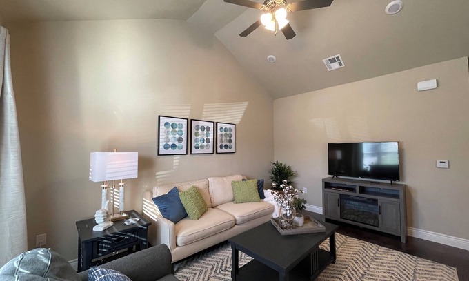 Woodway Condo | The Nest at Belmont Village - 30+ day rentals - Conveniently located near Baylor
