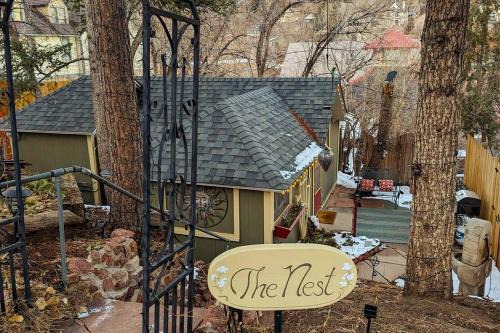 Manitou Springs House | The Nest Cottage with Hot Tub in Downtown Manitou Springs