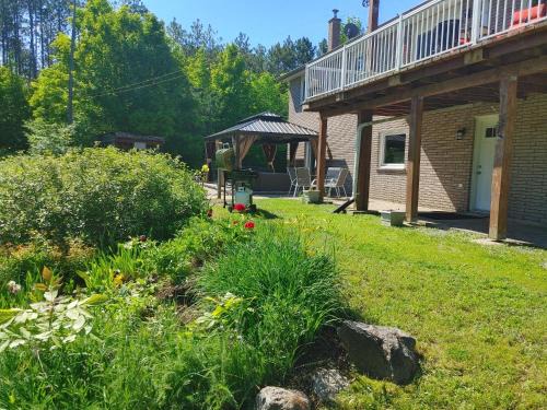 Douro-Dummer Bed & Breakfast | The Nest in the Forest Bed and Breakfast (Hot tub and Sauna)