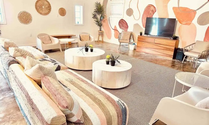 Peoplestown House | The Nordic Haven ATL - HOT TUB - 7 bedroom - 5000 sq ft - Near Beltline