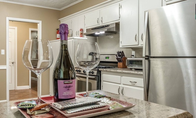 Norman House | The Norman Gameroom - 3 BR 2 Bath home 2 blocks from campus