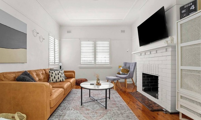 Mosman Apartment | The Oak Chic Art Deco Retreat near Balmoral Beach