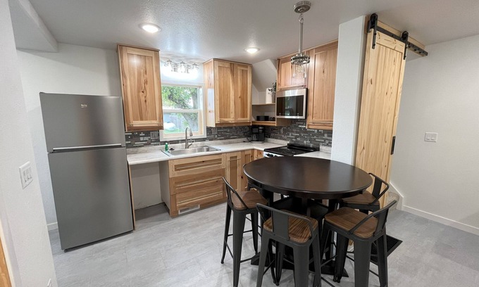 Oakes House | The Oakes Isle - with Hot tub!