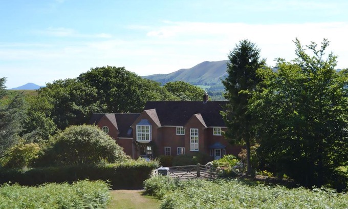 All Stretton House | The Oaks