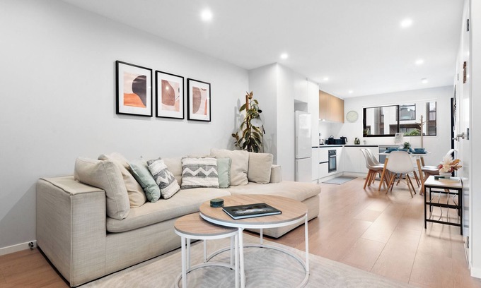 Mangere Bridge House | The Oasis - New 3BR | Ultrafast WiFi | Parking